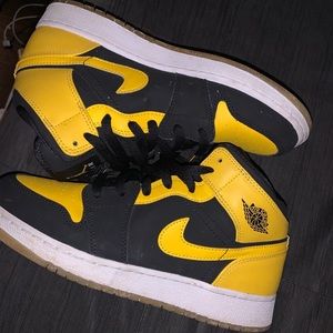 Air Jordan 1 New Love 
9/10 condition 
Size 7Y